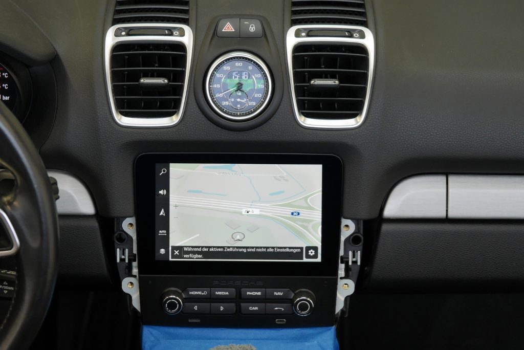 PCCM Plus mit aktiver Navigation nach dem Einbau in einen Porsche